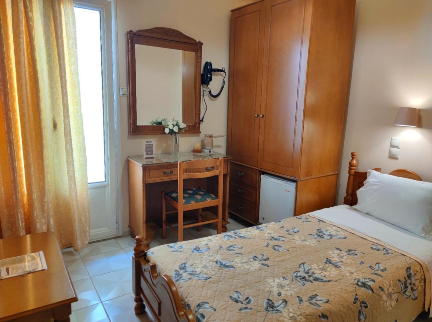 Hotel Anagennisis Fry Bagian luar foto